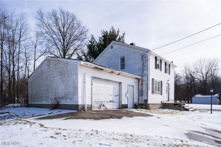 2143 Central Parkway Avenue, Warren, OH - Photo 3