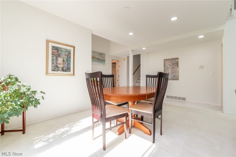 4 Chelsea Court, Beachwood, OH - Photo 6