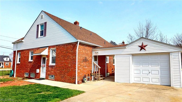 32706 Lakeshore Boulevard, Willowick, OH - Photo 3