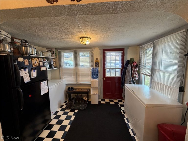 893 Maxwell Avenue, Millersburg, OH - Photo 8