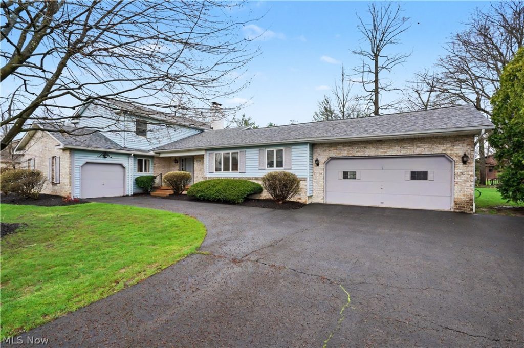 8625 Four Seasons Trail, Poland, OH