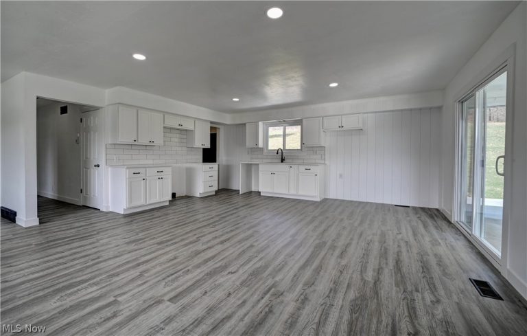 3265 Yorkview Road, New Philadelphia, OH - Photo 6