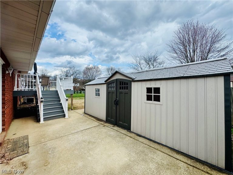 818 Seneca Drive, Belpre, OH - Photo 4