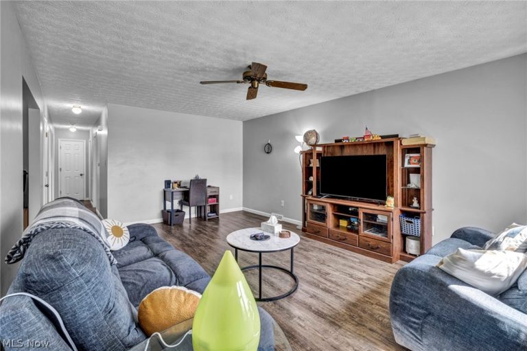 2805 Shelburn Avenue, Akron, OH - Photo 6