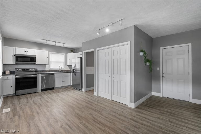 646 Highland Avenue, Ravenna, OH - Photo 8