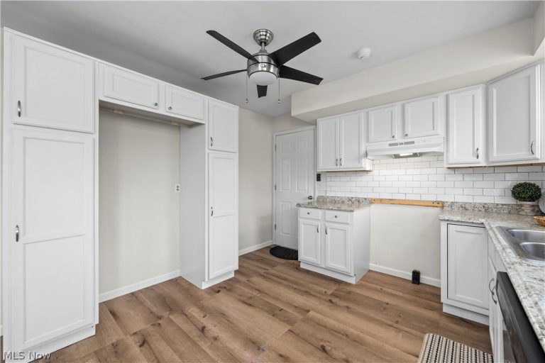 239 Habant Drive, Amherst, OH - Photo 8