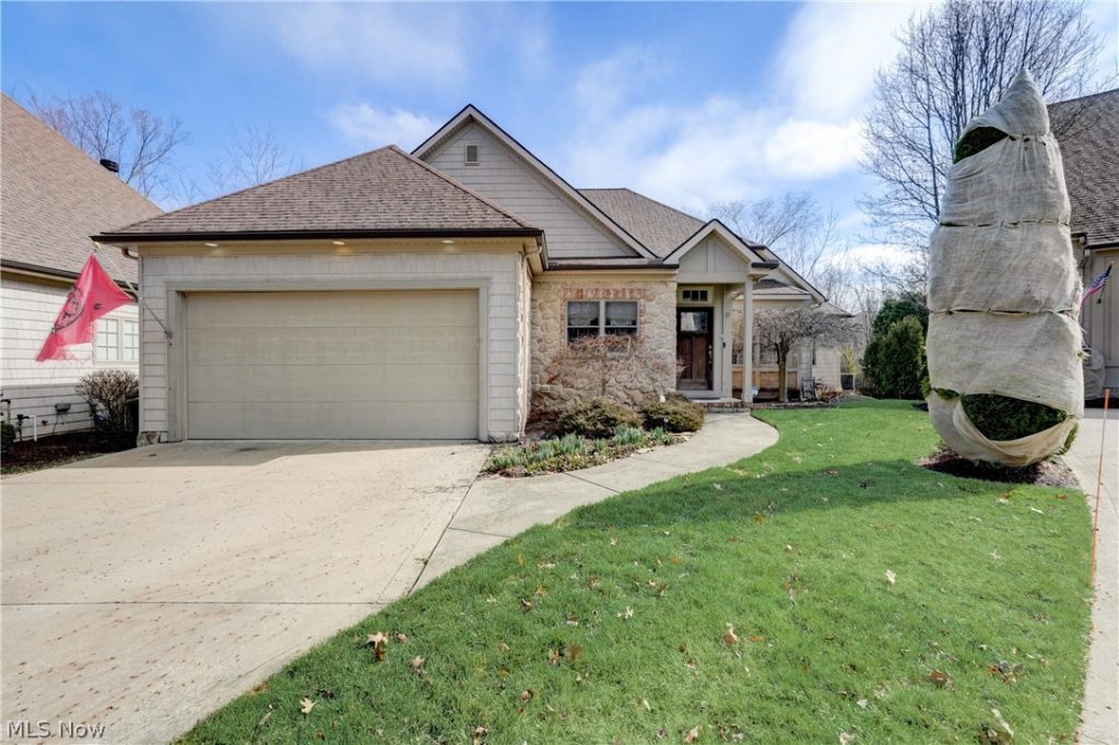 9 River Side Drive, Rocky River, OH