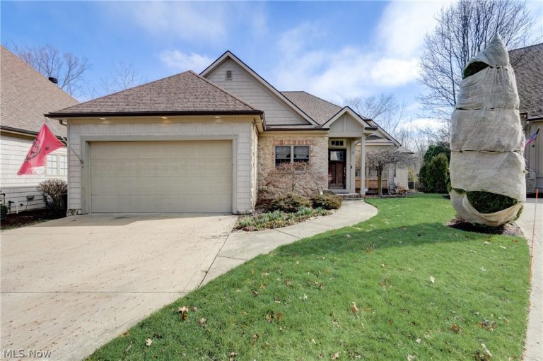 9 River Side Drive, Rocky River, OH, 44116
