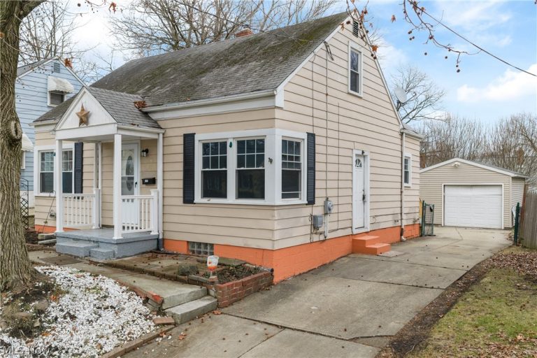 1167 Hilltop Drive, Akron, OH - Photo 2