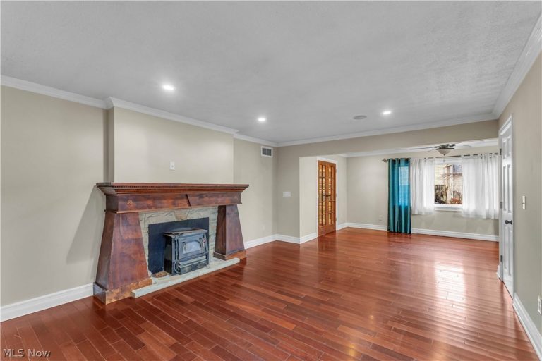 914 Garford Avenue, Elyria, OH - Photo 5