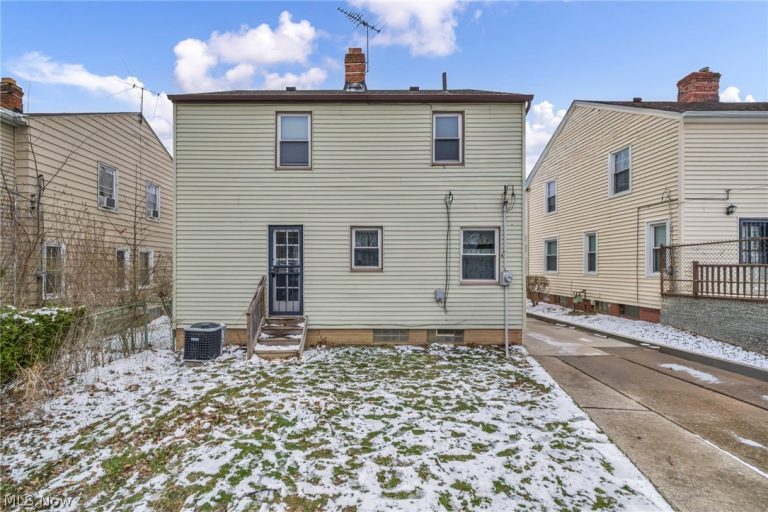 16908 Throckley Avenue, Cleveland, OH - Photo 6