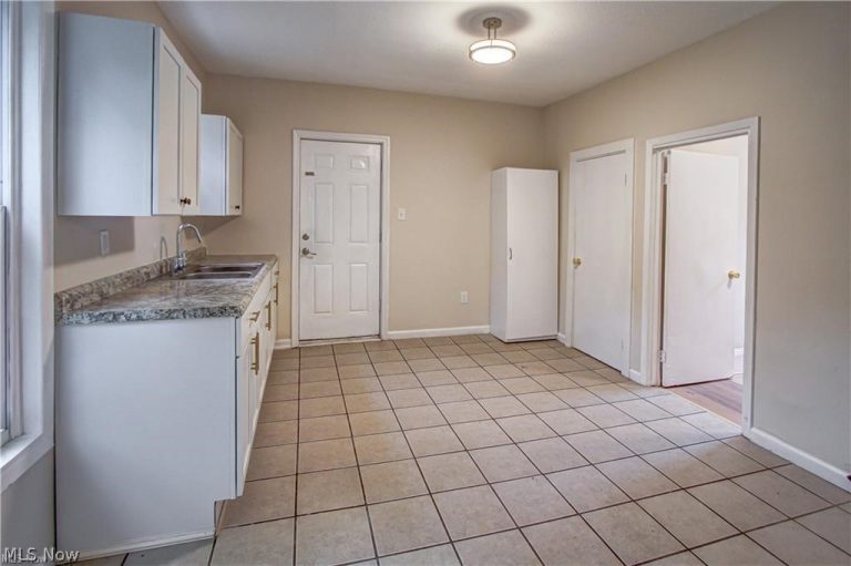 7619 Lawn Avenue, Cleveland, OH - Photo 6