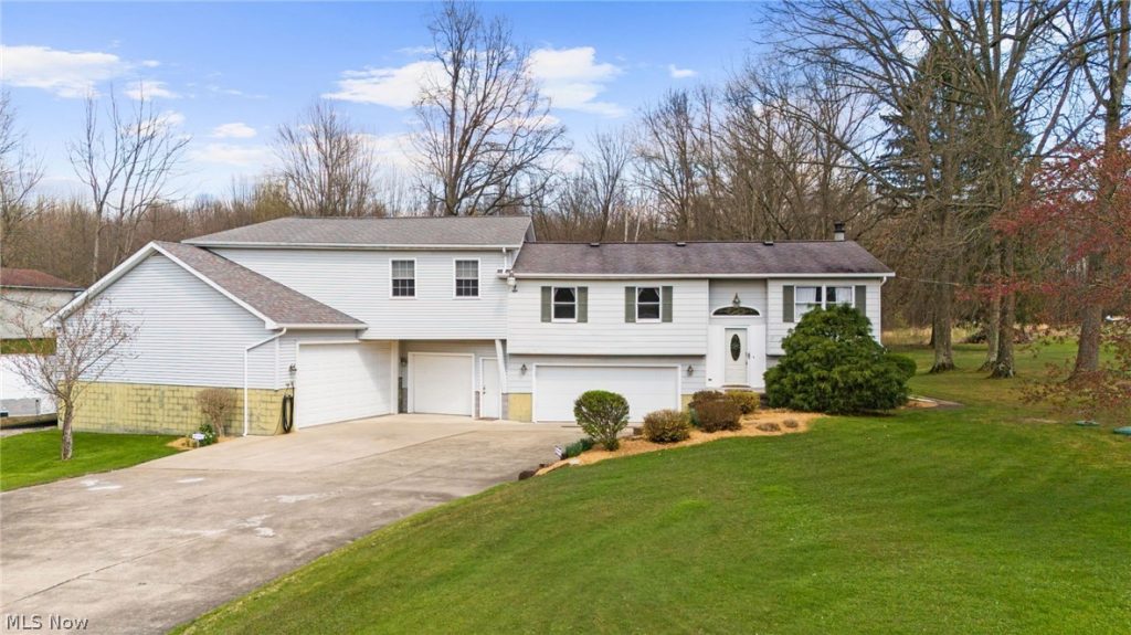 2837 Mahan Denman Road, Bristolville, OH