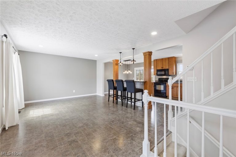 26772 Skyline Drive, Olmsted Twp, OH - Photo 5