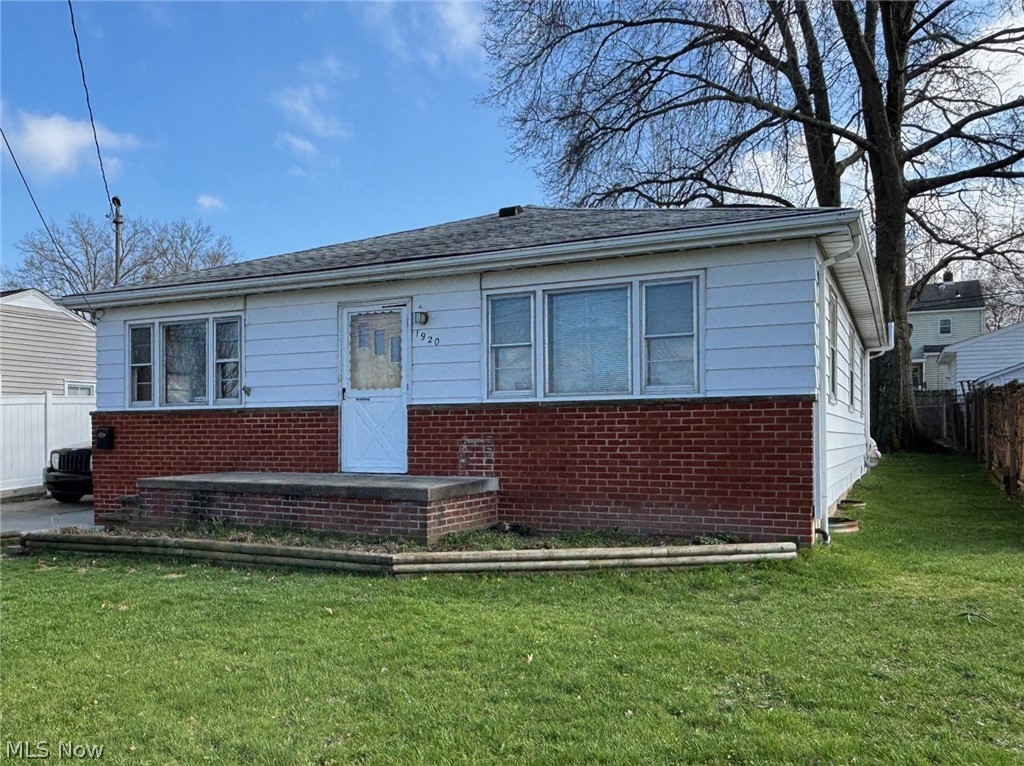 1920 Schiller Avenue, Cuyahoga Falls, OH