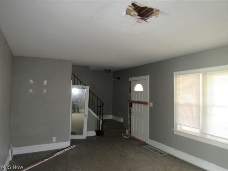 13208 Maplerow Avenue, Garfield Heights, OH - Photo 5