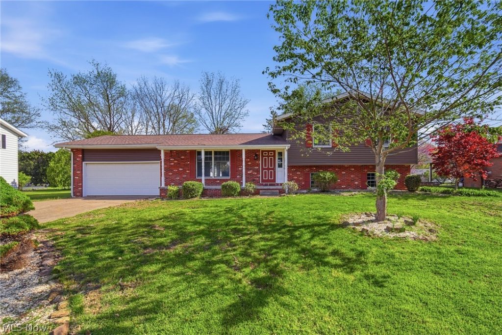 125 Springbrook Drive, New Philadelphia, OH