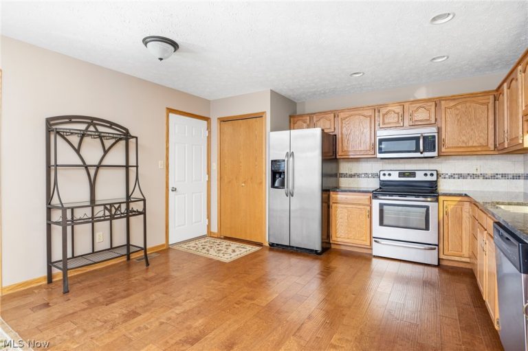 8746 Northstar Circle, Seville, OH - Photo 3