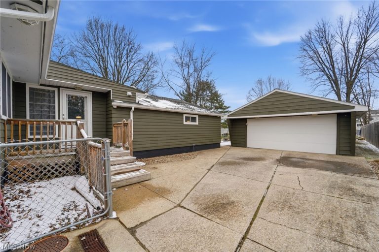 36405 Stevens Boulevard, Willoughby, OH - Photo 3