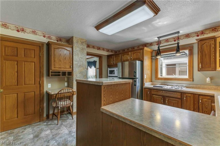 2140 Gardenland Avenue, Niles, OH - Photo 8