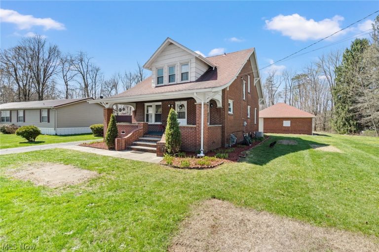 8009 Waynesburg Drive, Waynesburg, OH - Photo 2