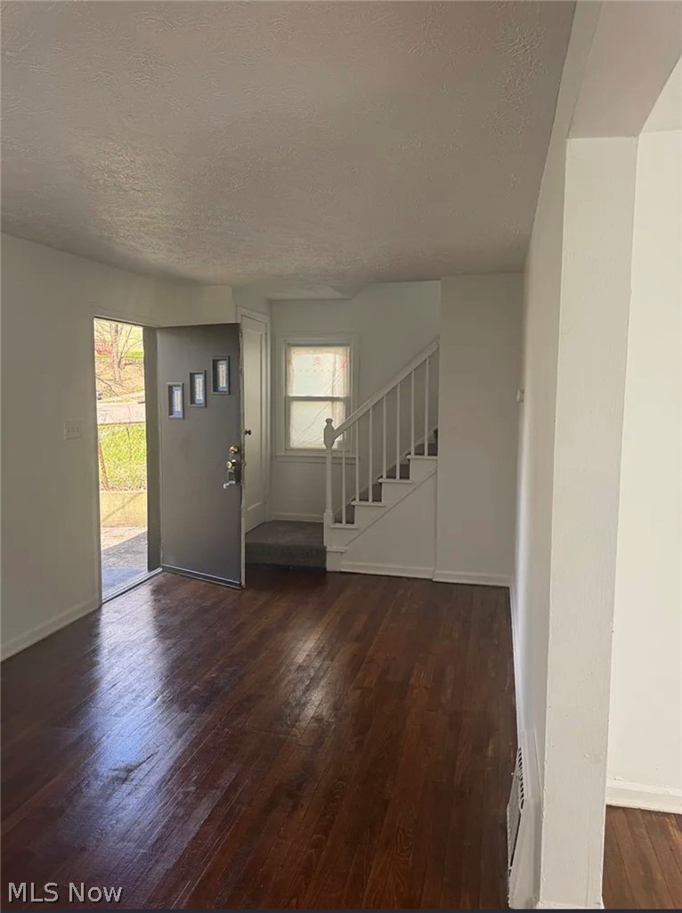 1102 Tonawanda Avenue, Akron, OH - Photo 2