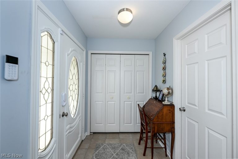 923 Elizabeth Court, Cuyahoga Falls, OH - Photo 3