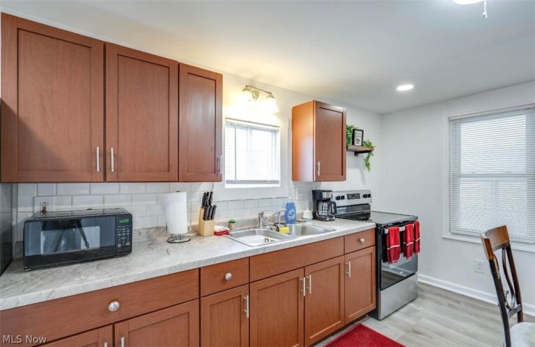 4924 Pearl Road, Cleveland, OH - Photo 2