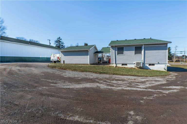 13390 Ravenna Avenue, Hartville, OH - Photo 8