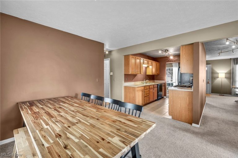2210 Pine Tree Ln Lane #23, Twinsburg, OH - Photo 6