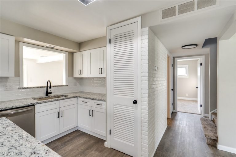 3423 Bailey Road, Cuyahoga Falls, OH - Photo 5