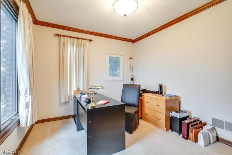 4700 Barnsleigh Drive, Bath, OH - Photo 6