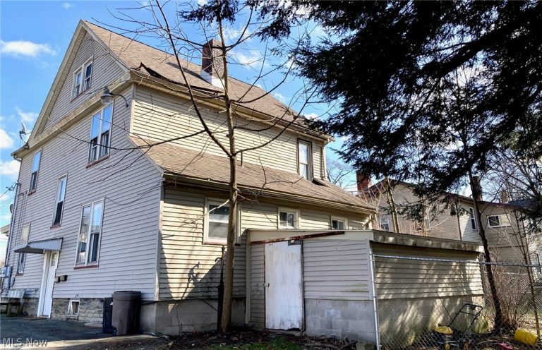 32 Summit Avenue, Niles, OH - Photo 6