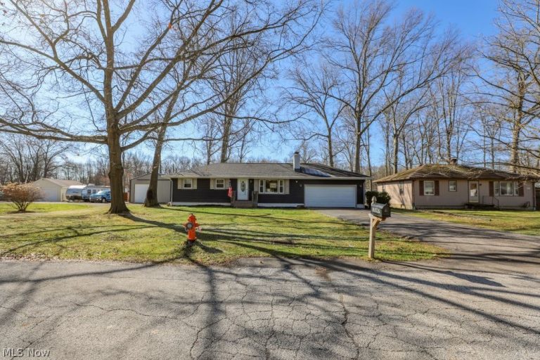17997 Hillcrest Drive, Lake Milton, OH - Photo 5