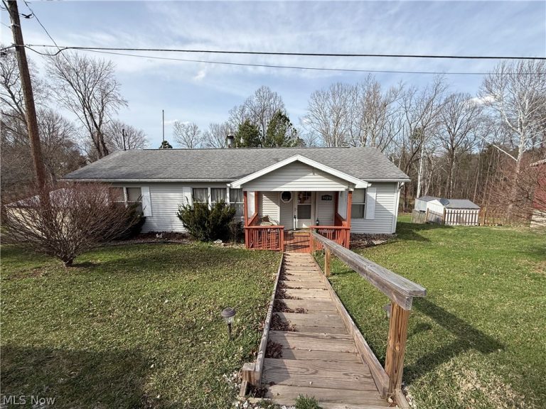 1129 Oak Grove Road, Waverly, WV, 26184
