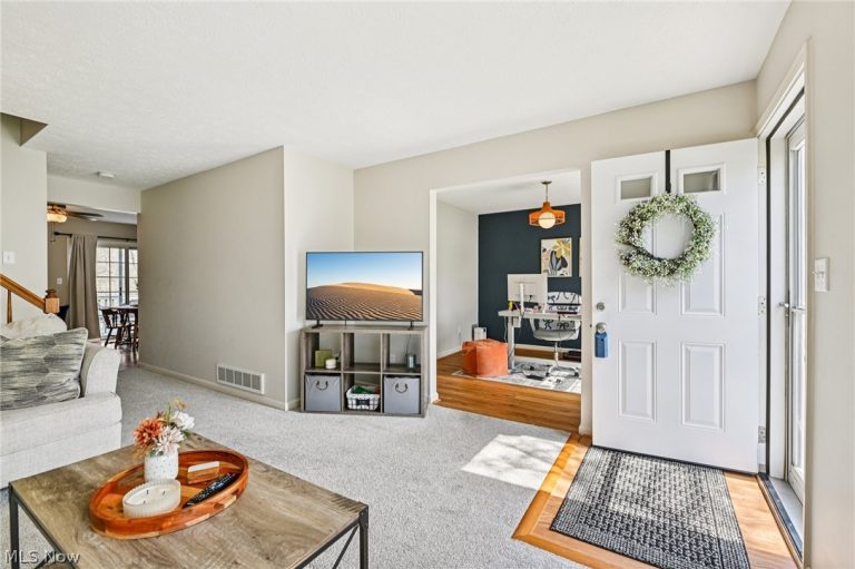 3432 Brookpoint Lane, Cuyahoga Falls, OH - Photo 8