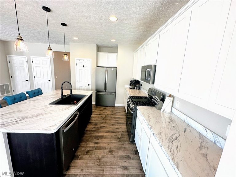 37437 White Feather Avenue, North Ridgeville, OH - Photo 8