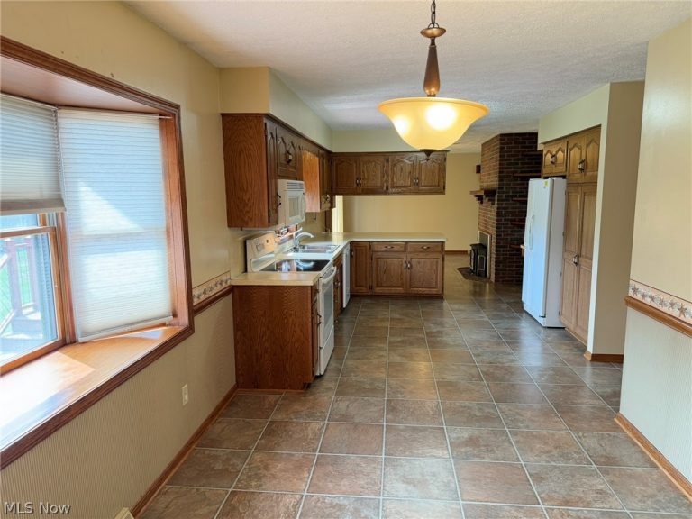 8258 Elyria Road, Shreve, OH - Photo 5