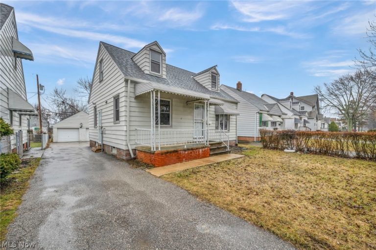 15313 Fernway Drive, Maple Heights, OH - Photo 4