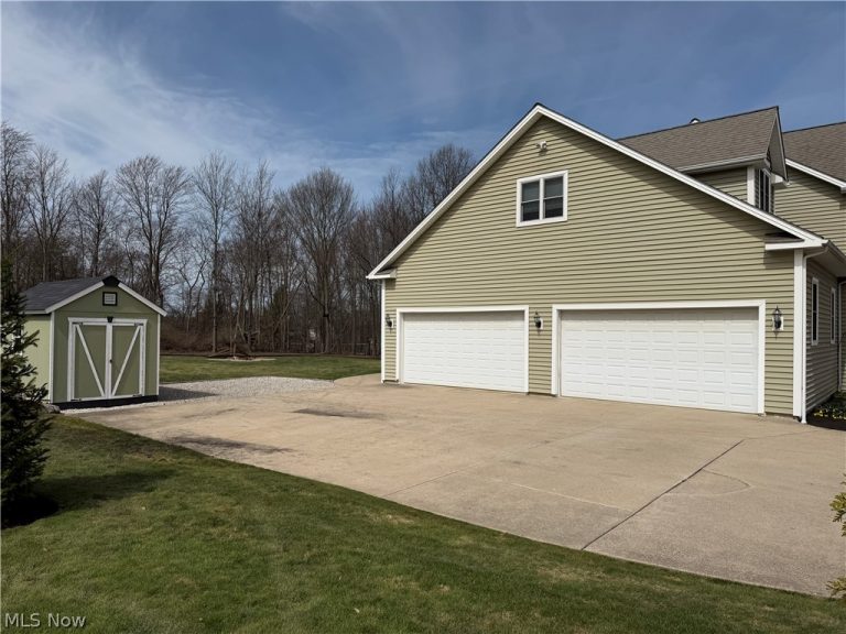 3020 Worrell Road, Willoughby Hills, OH - Photo 4