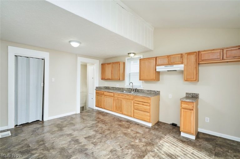 85 Mount View Avenue, Akron, OH - Photo 6