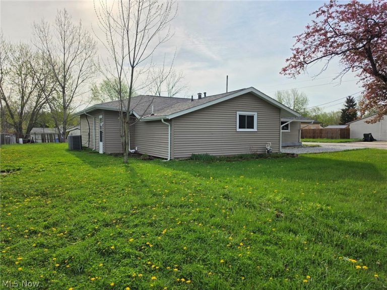 10306 Winthrop Road, Streetsboro, OH - Photo 4