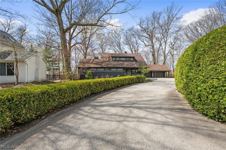 22235 Arbor Cliff Lane, Rocky River, OH - Photo 2