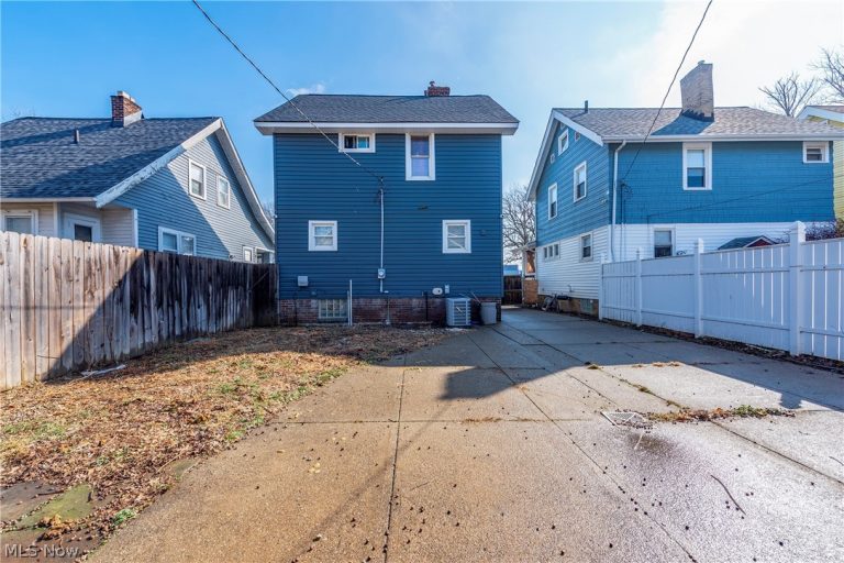 1402 185th Street, Cleveland, OH - Photo 4