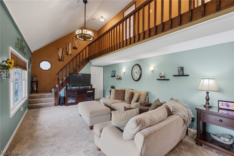 547 Cove Beach Avenue, Sheffield Lake, OH - Photo 8