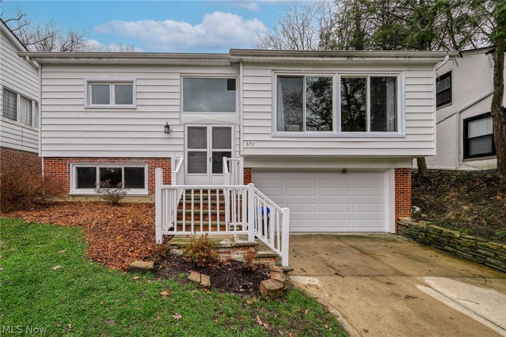 3711 Meadowbrook Boulevard, University Heights, OH