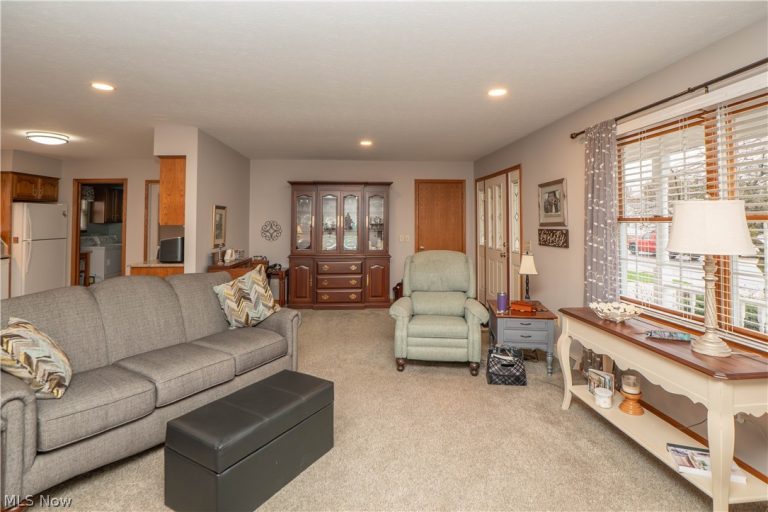 1060 Roosevelt Street, Massillon, OH - Photo 5