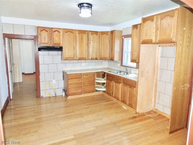 4587 Niessen Court, Cleveland, OH - Photo 5