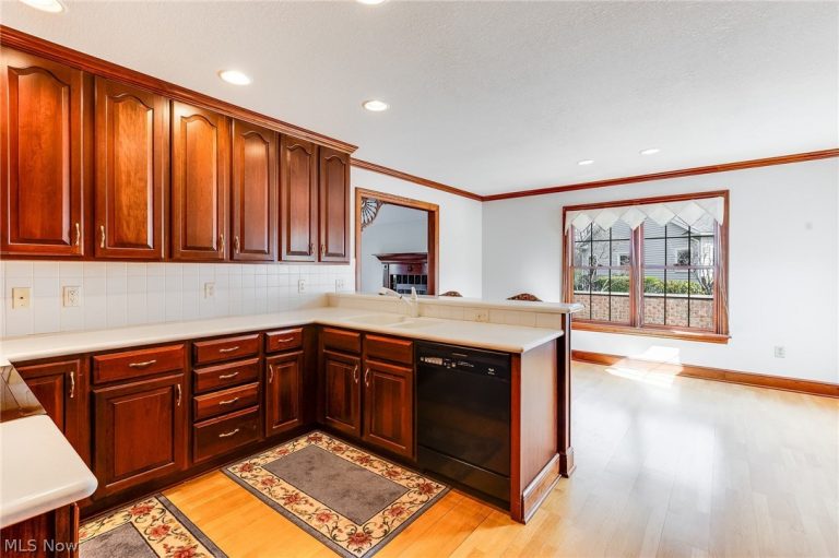 140 Hogan Lane, Warren, OH - Photo 2