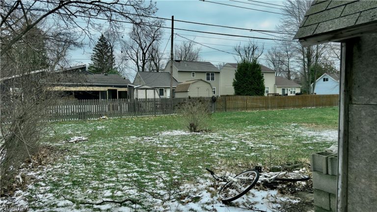 143 Point Drive, Avon Lake, OH - Photo 4